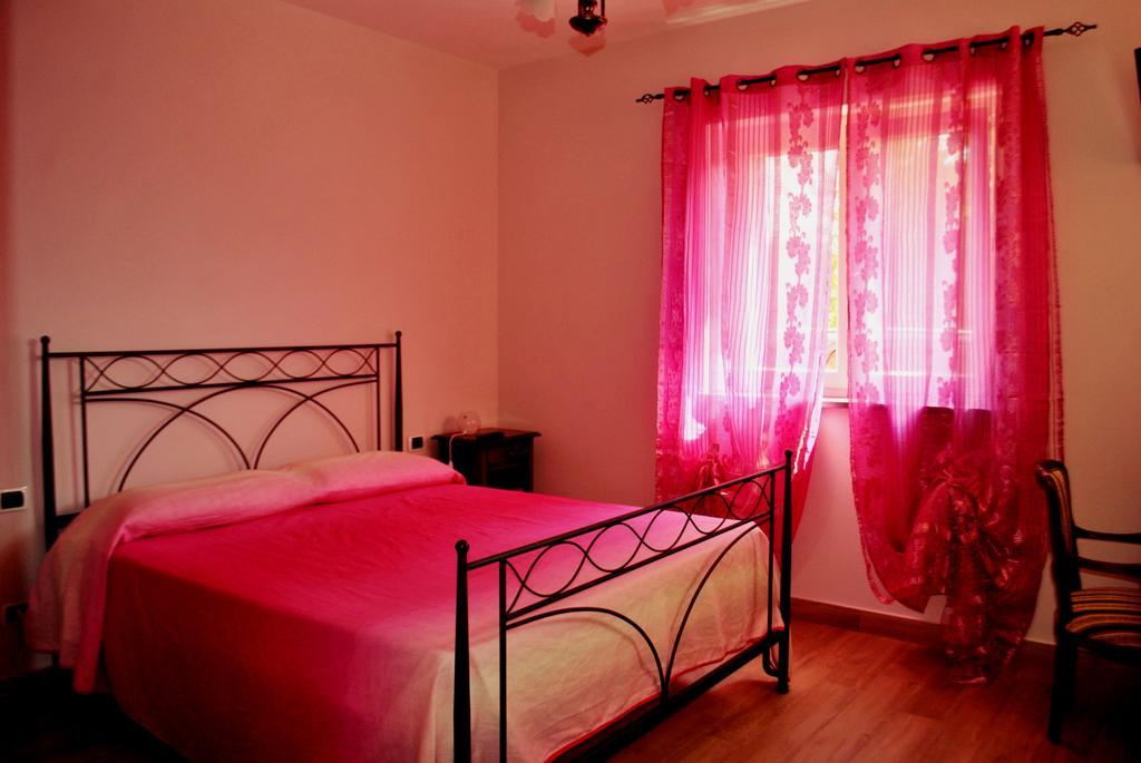 Lovelucca Room photo