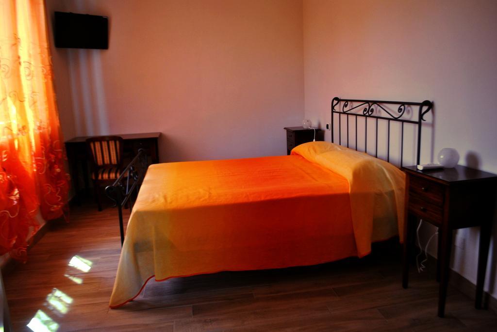 Lovelucca Room photo