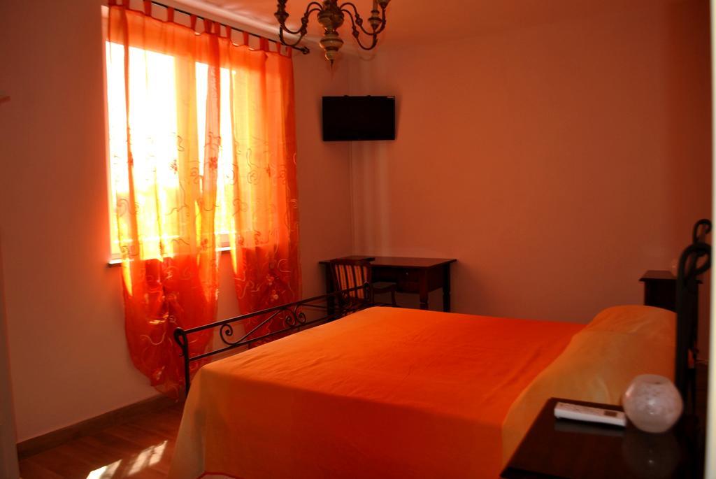 Lovelucca Room photo